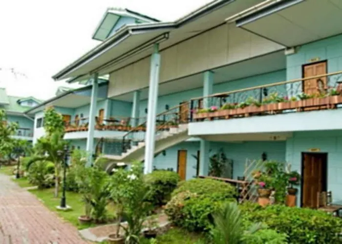 13 Coins Airport Grand Resort 3*